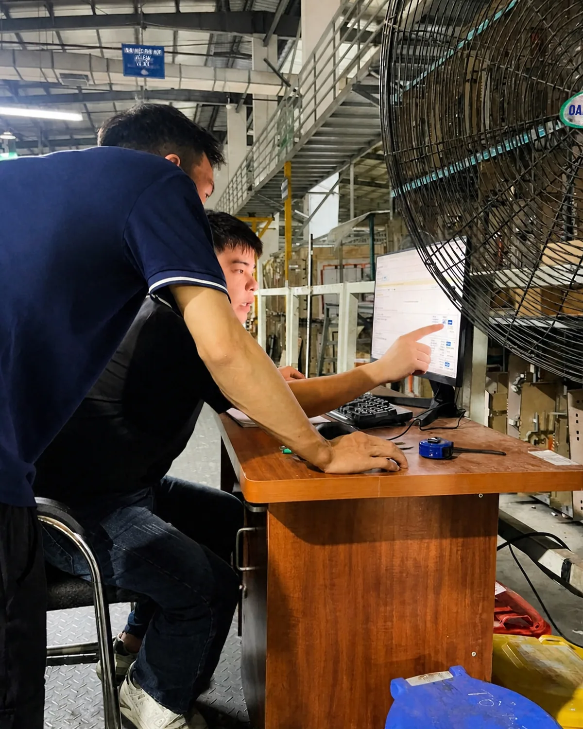 Hướng dẫn nhân viên sử dụng ControlMES tại xưởng